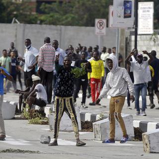 Des manifestations contre les violences policières secouent le Nigéria depuis deux semaines. [AP Photo/Keystone - Sunday Alamba]