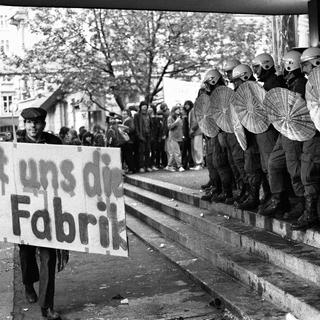 Les émeutes de la jeunesse sur l’opéra éclataient il y a 40 ans à Zürich. [KEYSTONE/PHOTOPRESS-ARCHIV/Str]