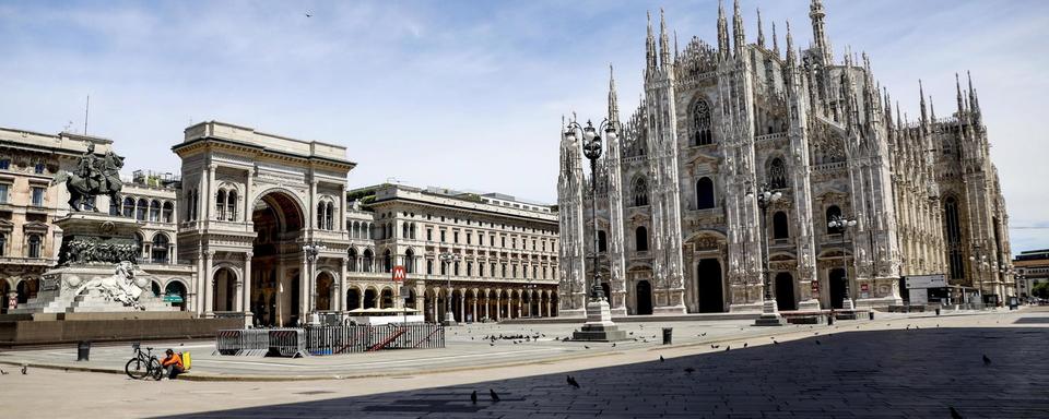 Nouveau week-end vide en Italie, ici la Piazza del Dumo à Milan. [Keystone - EPA/Mourad Balti Touati]