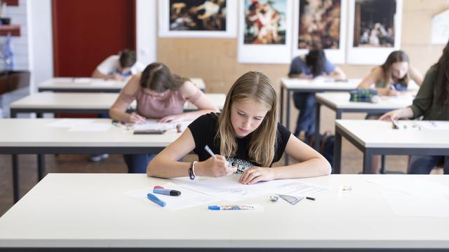 Les cantons vont devoir affiner le cadre de la reprise dans les écoles [Keystone - Gaetan Bally]