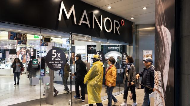 Manor réorganise sa structure pour accompagner le passage de la vente en magasins au commerce en ligne. [Keystone - Ennio Leanza]