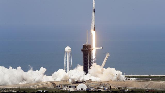 SpaceX a réussi son décollage de Cap Canaveral samedi à 15h22 locales, 21h22 en Suisse. [Keystone/AP - Chris O'Meara]