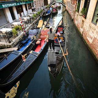 Un gondolier à Venise. [AFP - Alberto Pizzoli]