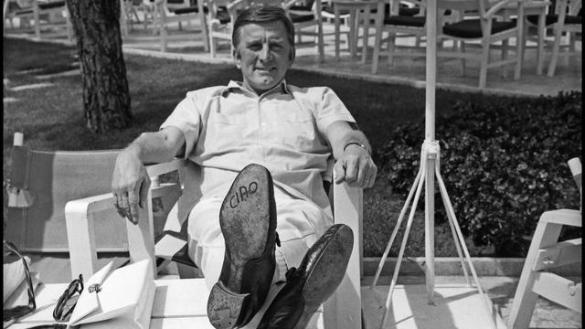 L'acteur américain Kirk Douglas, au Festival de Cannes en mai 1966. [AFP - Farabola/Leemage]