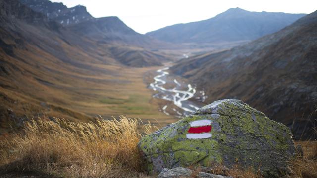 Un chemin de montagne près de Vrin, dans les Grisons. [Keystone - Gian Ehrenzeller]