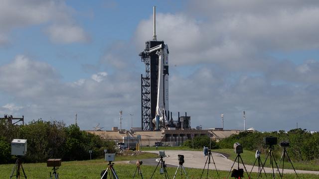 Vendredi 13 novembre: une fusée SpaceX à Cape Canaveral (Floride), prête à emmener samedi 4 astronautes vers la Station spatiale internationale (ISS) pour sa première mission "opérationnelle". [Keystone - EPA/CJ GUNTHER]