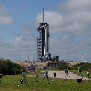 Vendredi 13 novembre: une fusée SpaceX à Cape Canaveral (Floride), prête à emmener samedi 4 astronautes vers la Station spatiale internationale (ISS) pour sa première mission "opérationnelle". [Keystone - EPA/CJ GUNTHER]