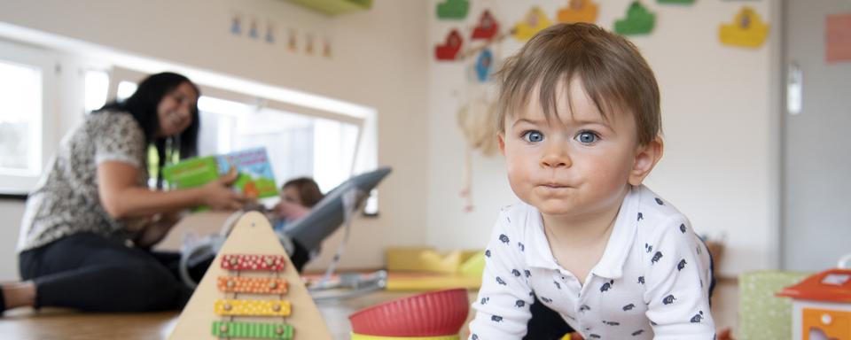 Aucune ruée sur les inscriptions dans les crèches n'a été observée [Keystone - Laurent Gillieron]