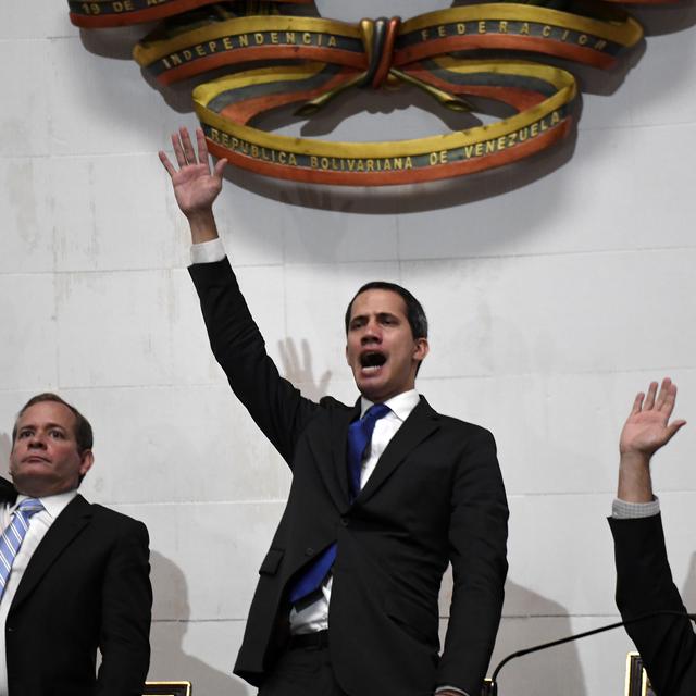 Juan Guaido (centre) au perchoir du Parlement vénézuélien, ce 7 janvier 2020. [AFP - Federico Parra]