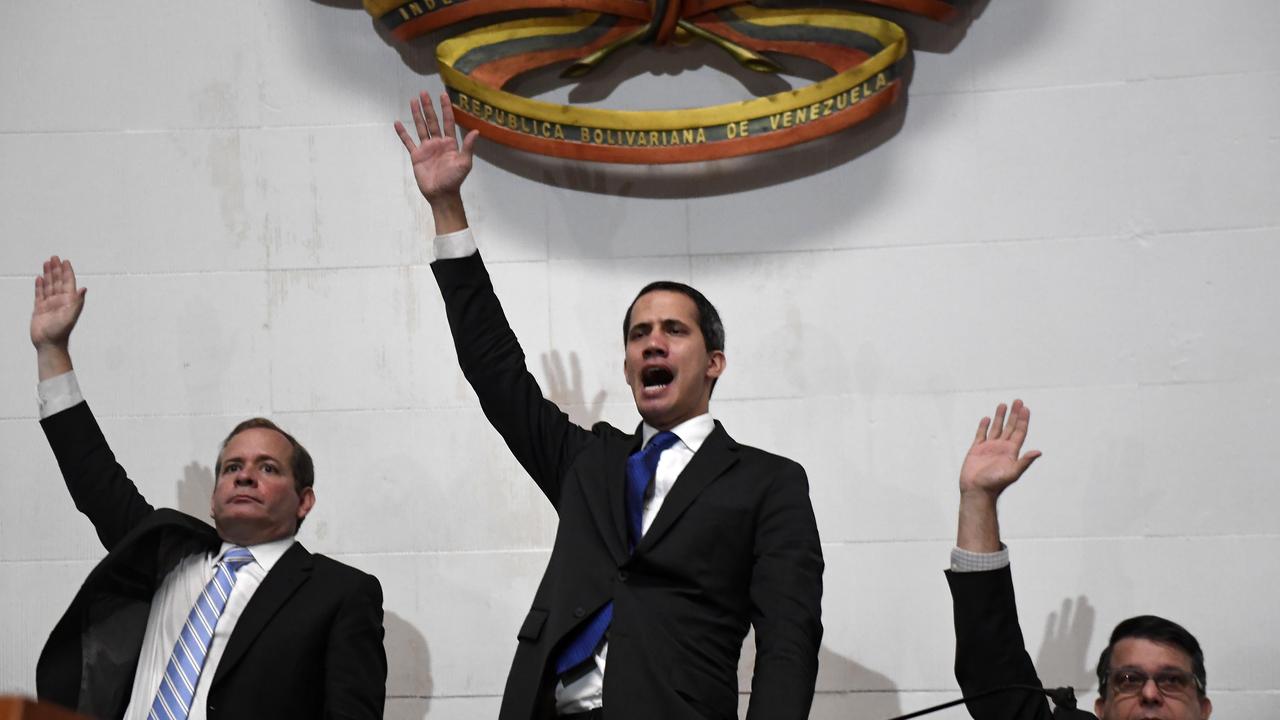 Juan Guaido (centre) au perchoir du Parlement vénézuélien, ce 7 janvier 2020. [AFP - Federico Parra]