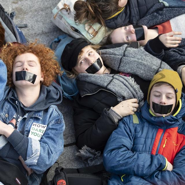 Des activistes d'Extinction Rebellion en Allemagne (10 janvier 2020). [Keystone - EPA/Lukas Barth-Tuttas]