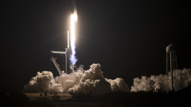 Dimanche soir, une fusée Falcon 9 de SpaceX a décollé depuis Cape Canaveral (Floride) en direction de la Station spatiale internationale. [KEYSTONE]