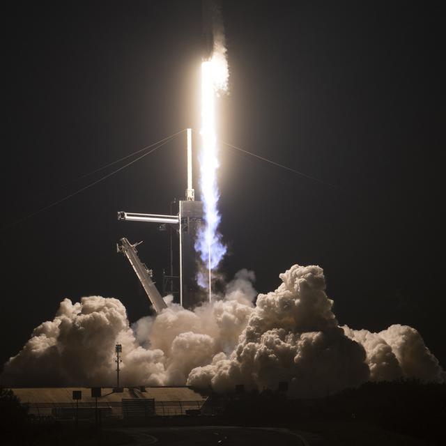 Dimanche soir, une fusée Falcon 9 de SpaceX a décollé depuis Cape Canaveral (Floride) en direction de la Station spatiale internationale. [KEYSTONE]