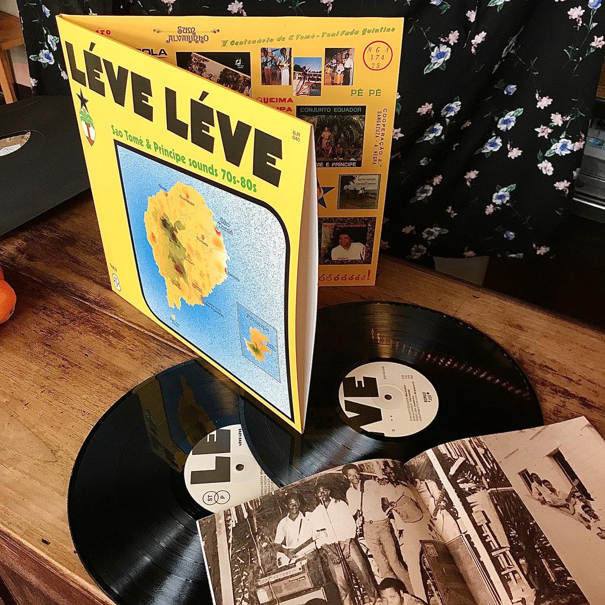 Photo du vinyle de "Léve Léve Sao Tomé & Principe sounds 70s​-​80s". [Bongo Joe]