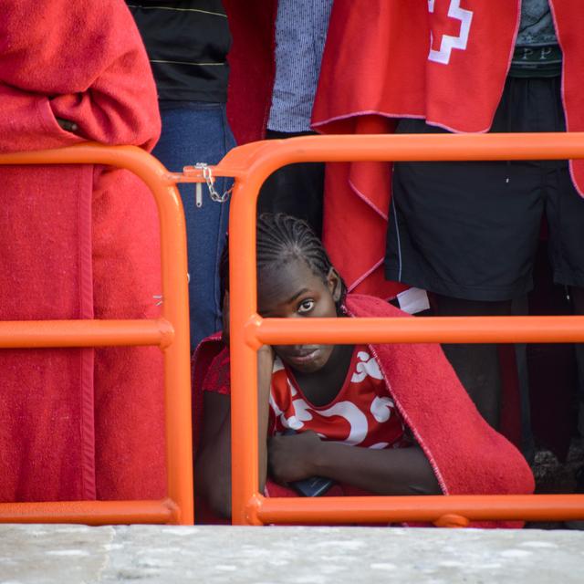 Une femme migrante sauvée par un navire espagnol en méditerranée, 2018. [AFP - Guillaume Pinon]