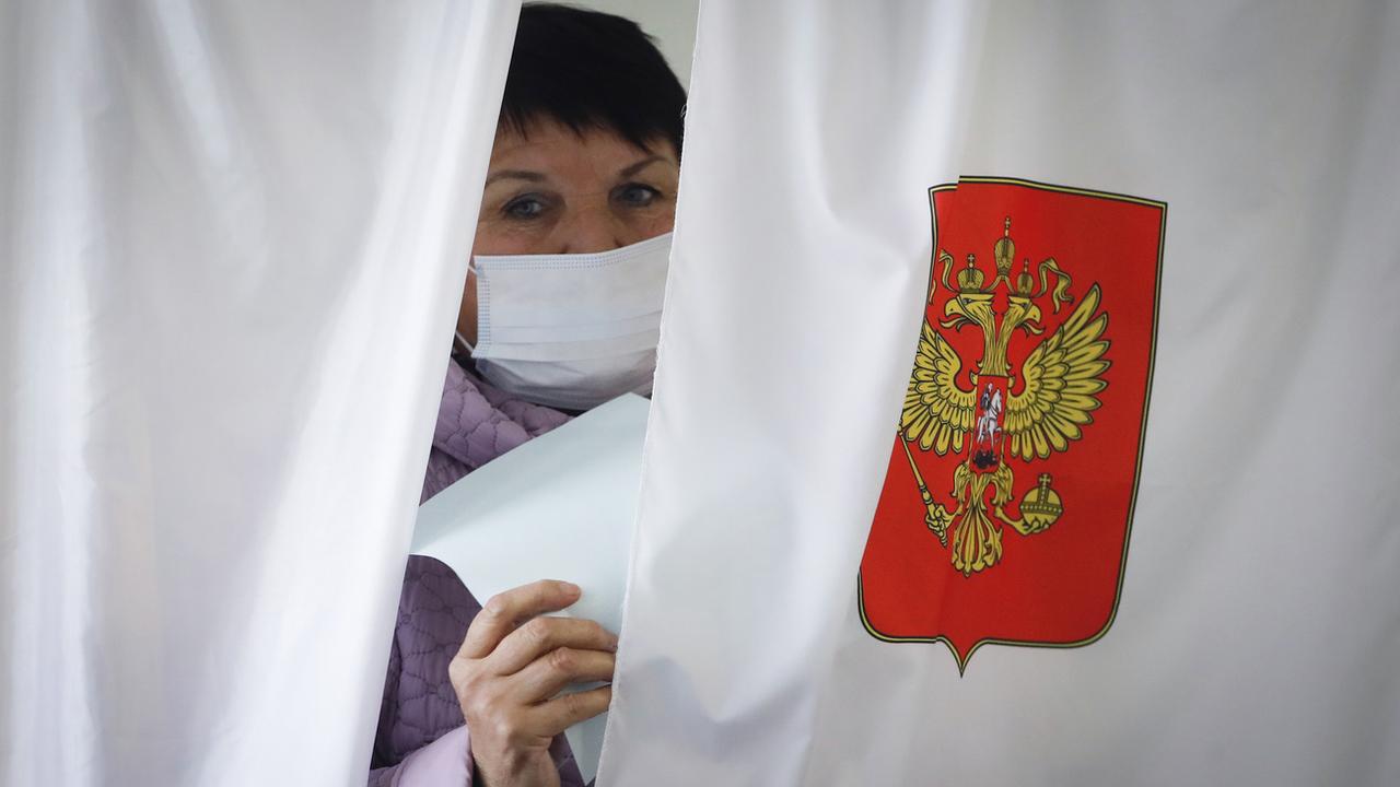 Les élections régionales se sont tenues dimanche 13 septembre en Russie. [Keystone/AP Photo - Dmitri Lovetsky]