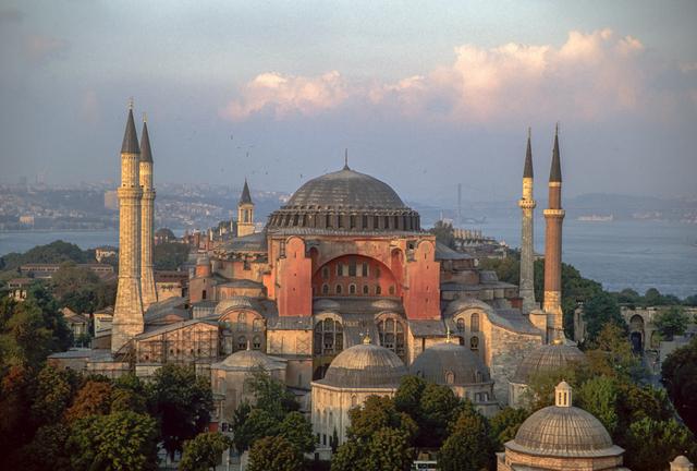 L'ancienne basilique stambouliote est l'un des monuments les plus visités du pays et dans le monde. [Aurimages/AFP - Jacques Sierpinski]