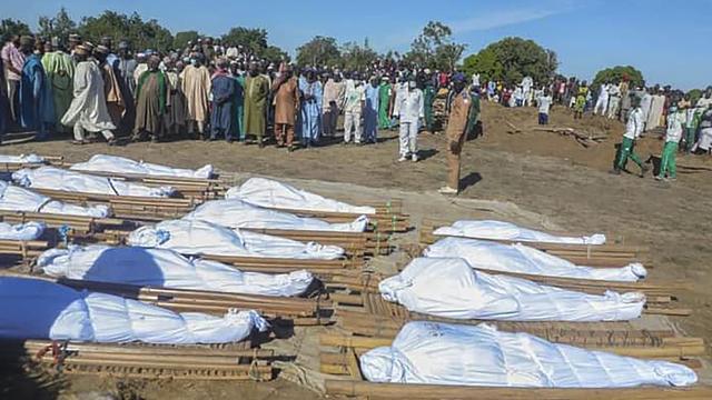 Les 43 premières victimes ont été enterrées dimanche près de Maiduguri. [Keystone - EPA/STR]