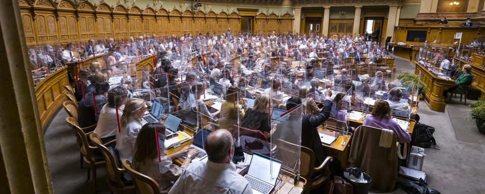 Le Conseil national siège au premier jour de la session d'automne 2020. [Keystone - Alessandro della Valle]