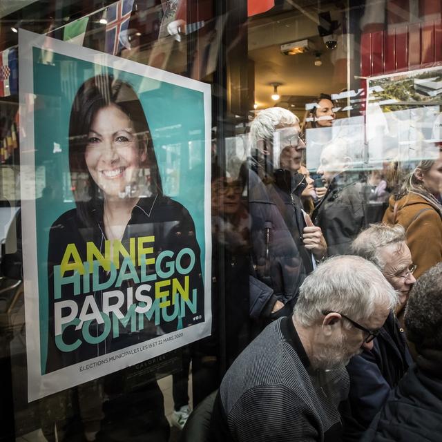 Une affiche d'Anne Hidalgo. [EPA/Keystone - Christophe Petit Tesson]