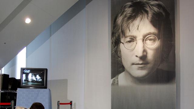 Hommage à John Lennon, le 8 décembre 2006, dans un musée de Tokyo. [AFP - Yoshikazu TSUNO]