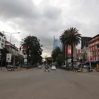 Une rue presque vide au Kenya à cause de la pandémie. [EPA/Keystone - Daniel Irungu]