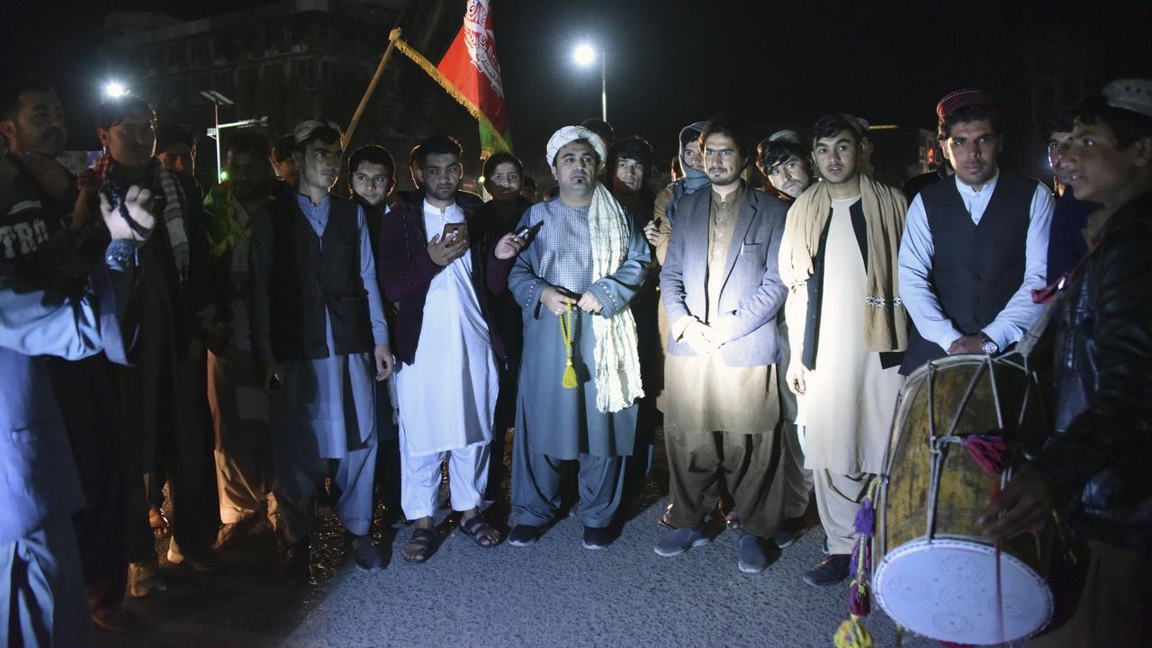 Des jeunes et des militants pacifistes se rassemblent pour célébrer la réduction de la violence à Kandahar. Afghanistan, le 22 février 2020. [afp - Javed Tanveer]
