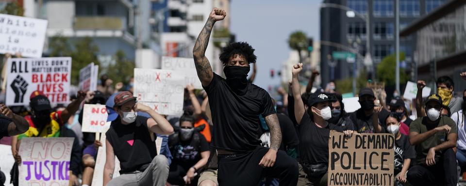 Minneapolis commémore George Floyd, tué par un policier il y a une semaine. [AP Photo/ Keystone - Ashley Landis]