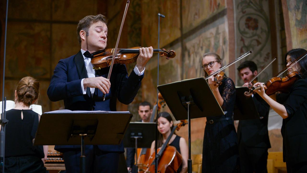 Renaud Capuçon et l'ensemble Lausanne Soloists lors des Sommets musicaux de Gstaad à l'Eglise de Saanen. [sommetsmusicaux.ch - Miguel Bueno]