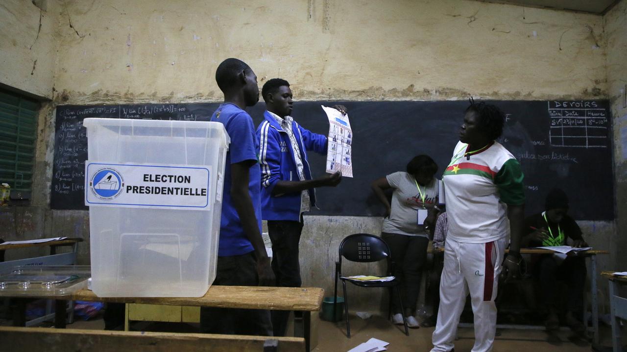 Des milliers d'électeurs privés de vote lors d'un double scrutin au Burkina Faso. [Legnan Koula]