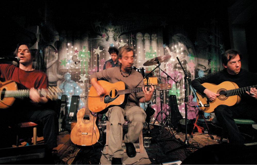 The Young Gods en 2006 (Franz Treichler, Al Comet, Bernard Trontin (batterie), Vincent Haenni. De gauche à droite). [DR - Jean Marmeisse]