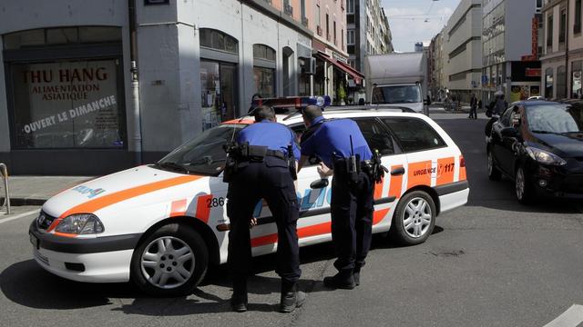 Des gendarmes genevois en patrouille dans le quartier des Pâquis (image d'illustration). [Keystone - Salvatore Di Nolfi]