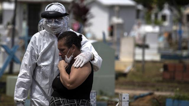 Manaus a été le théâtre d'images d'hôpitaux débordés et de fosses communes lorsque l'épidémie y était à son apogée, en mai. [Keystone - Raphael Alves]