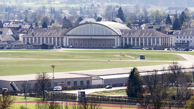 Le projet de parc d'innovation à l'aérodrome de Dübendorf (ZH) a du plomb dans l'aile. [Keystone - Christian Beutler]