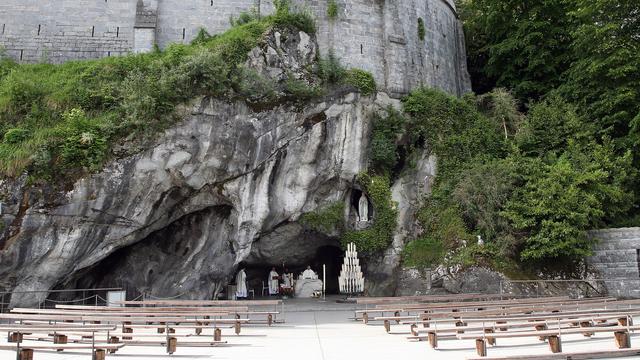 Lourdes organise une pélerinage virtuel. [AP Photo/Keystone - Bob Edme]