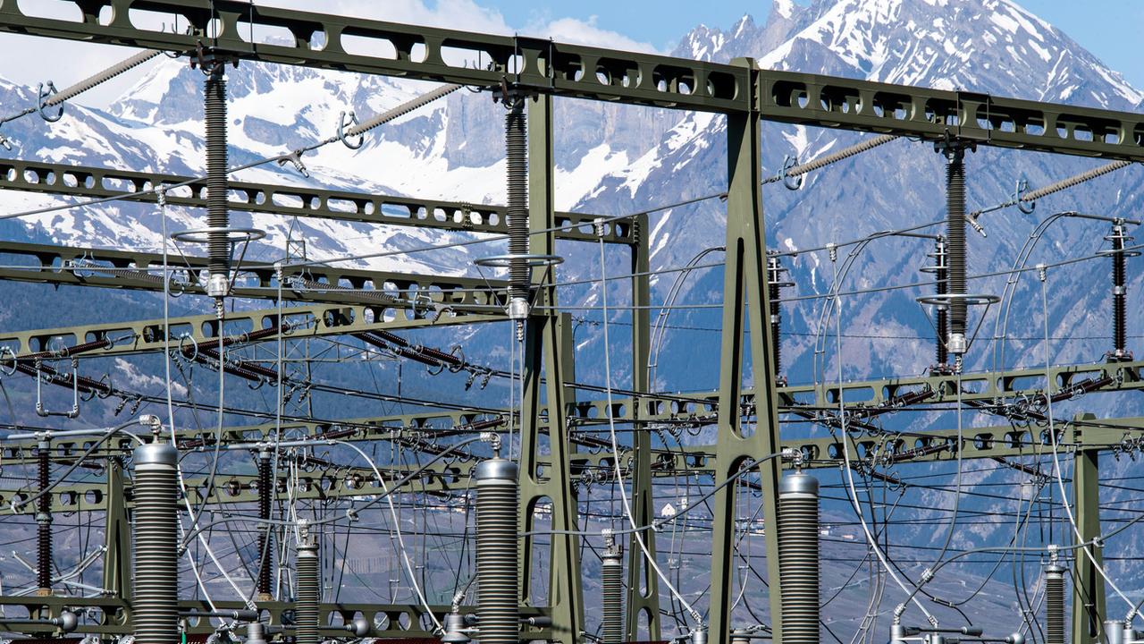 Selon la Commission fédérale de l'électricité, la Suisse doit augmenter sa production en hiver. [KEYSTONE - Olivier Maire]
