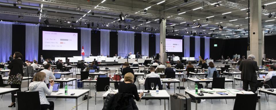 la session d'été du Parlement bat son plein à Berne-Expo. [Keystone - Peter Klaunzer]