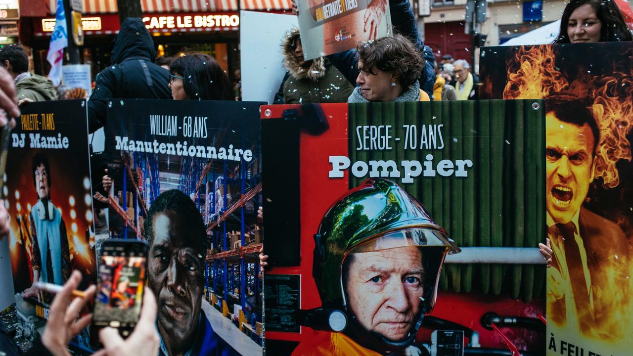 Des manifestants contre la contestée réforme des retraites en France, le 9 janvier à Paris. [Mathieu Menard/Hans Lucas]