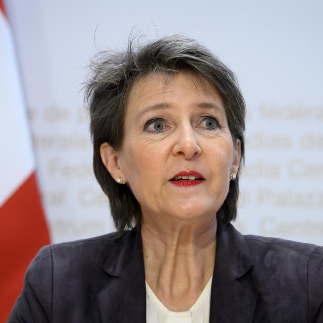 Simonetta Sommaruga lors de la conférence de presse du Conseil fédéral du 18 décembre 2020. [Keystone - Anthony Anex]