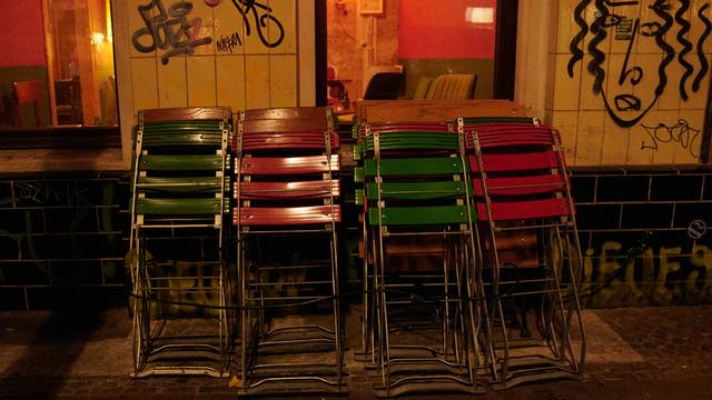 Samedi 10 octobre: les bars berlinois devront fermer entre 23h et 6h. [Keystone - DPA/Annette Riedl]