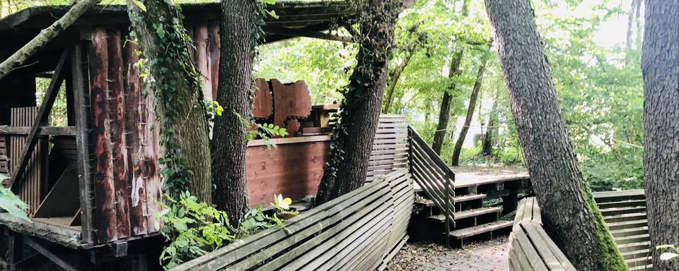 Une cabane près de l'Asse, à Nyon. [RTS - Karine Vasarino]