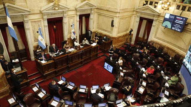 Le débat au Sénat argentin sur la légalisation de l'avortement a duré plus de douze heures de débat. [AFP - Natacha Pisarenko]