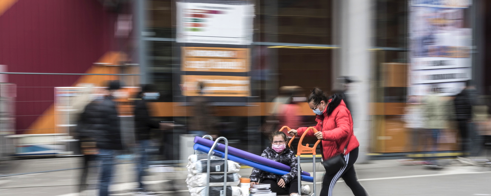 En Autriche, la vie reprend un peu avec la réouverture de certains commerces. [EPA/Keystone - Christian Bruna]