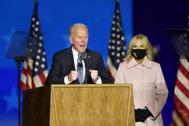 "Nous allons devoir être patients jusqu'à ce que le dur travail de comptage des votes soit terminé. Et ce n'est pas fini tant que chaque vote n'a pas été compté", a dit Joe Biden à ses supporters. Wilmington, Delaware, le 4 novembre 2020. [Keystone/AP photo - Andrew Harnik]