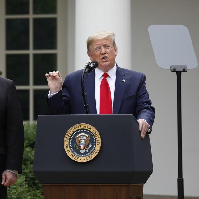 Le président américain Donald Trump et le secrétaire d'Etat Mike Pompeo lors d'une conférence de presse à la Maison Blanche, le 29 mai 2020. [EPA/Keystone - Yuri Gripas]