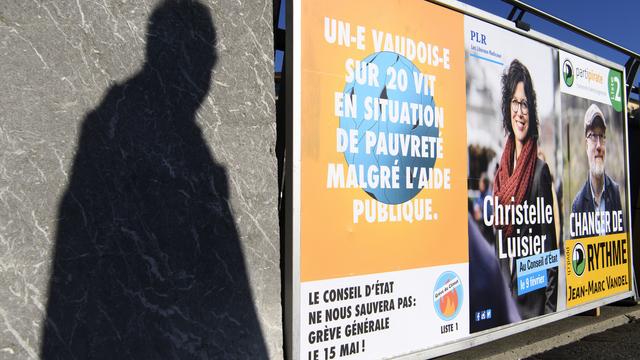 Les affiches des candidats à l'élection complémentaire au Conseil d'Etat vaudois. [Keystone - Laurent Gillieron]