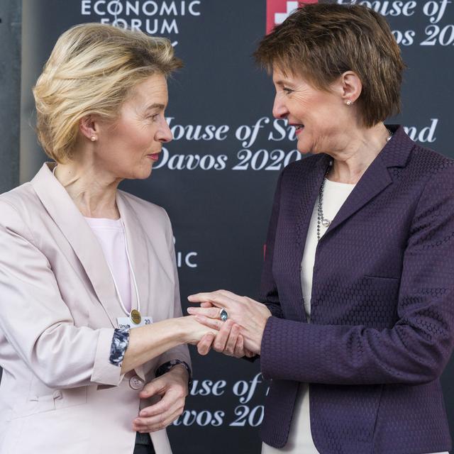 Ursula von der Leyen et Simonetta Sommaruga lors d'une rencontre au WEF de Davos en janvier dernier. [Keystone - Alessandro della Valle]