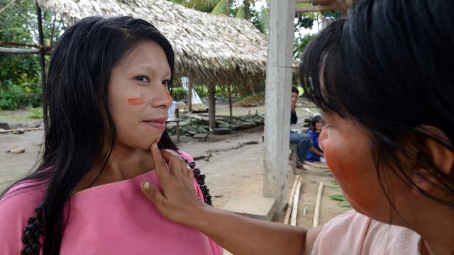 Peinture de bienvenue chez les Ashaninka en Amazonie. [AFP - Cris Bouroncle]