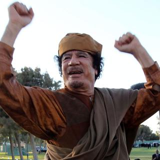 Mouammar Kadhafi dans l'enceinte fortifiée de Bab Al Azizia à Tripoli (Libye), le 10 avril 2011. [KEYSTONE/EPA - MOHAMED MESSARA]