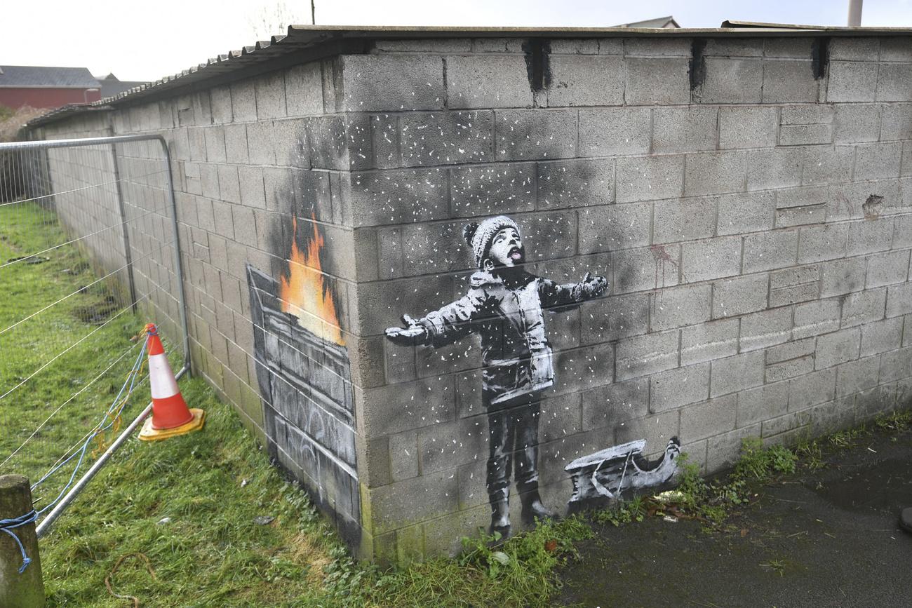 Une oeuvre de Banksy pointant la pollution de l'air sur le mur d'un garage de Port Talbot, en Angleterre. [AFP - Ben Birchall]